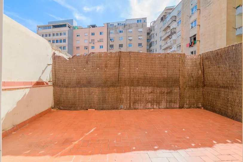 Terraza, vista adicional en estado actual
